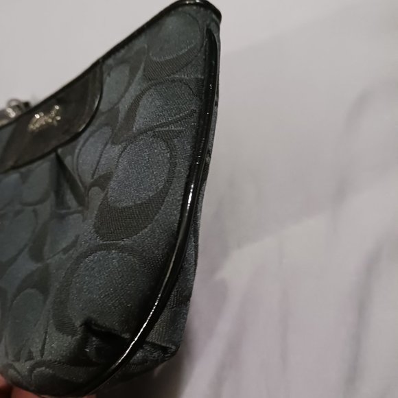 Like-New Vintage COACH Wristlet - Picture 9 of 12